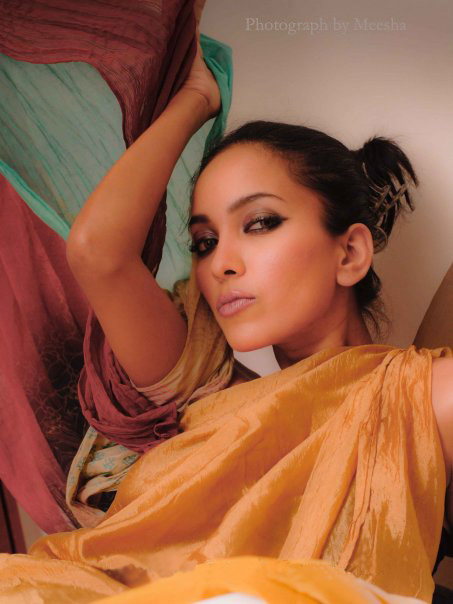 teen rides sex machine nirosha perera naked photo
